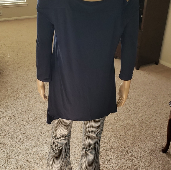 Karen J Design s sleek flowy swing top cold shoulder - Picture 4 of 6